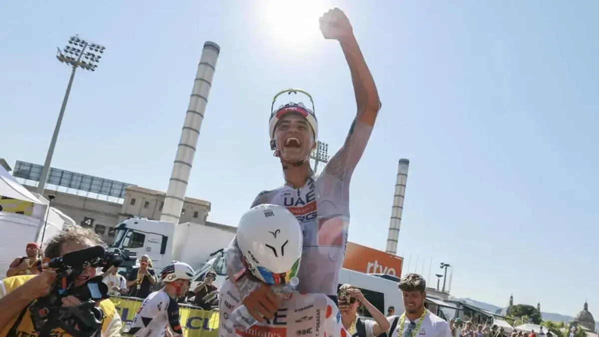波格纳尔第五次登顶环法,德尔托罗夺白衫佩德森摘绿衫——2026环法自行车赛巴黎完美收官